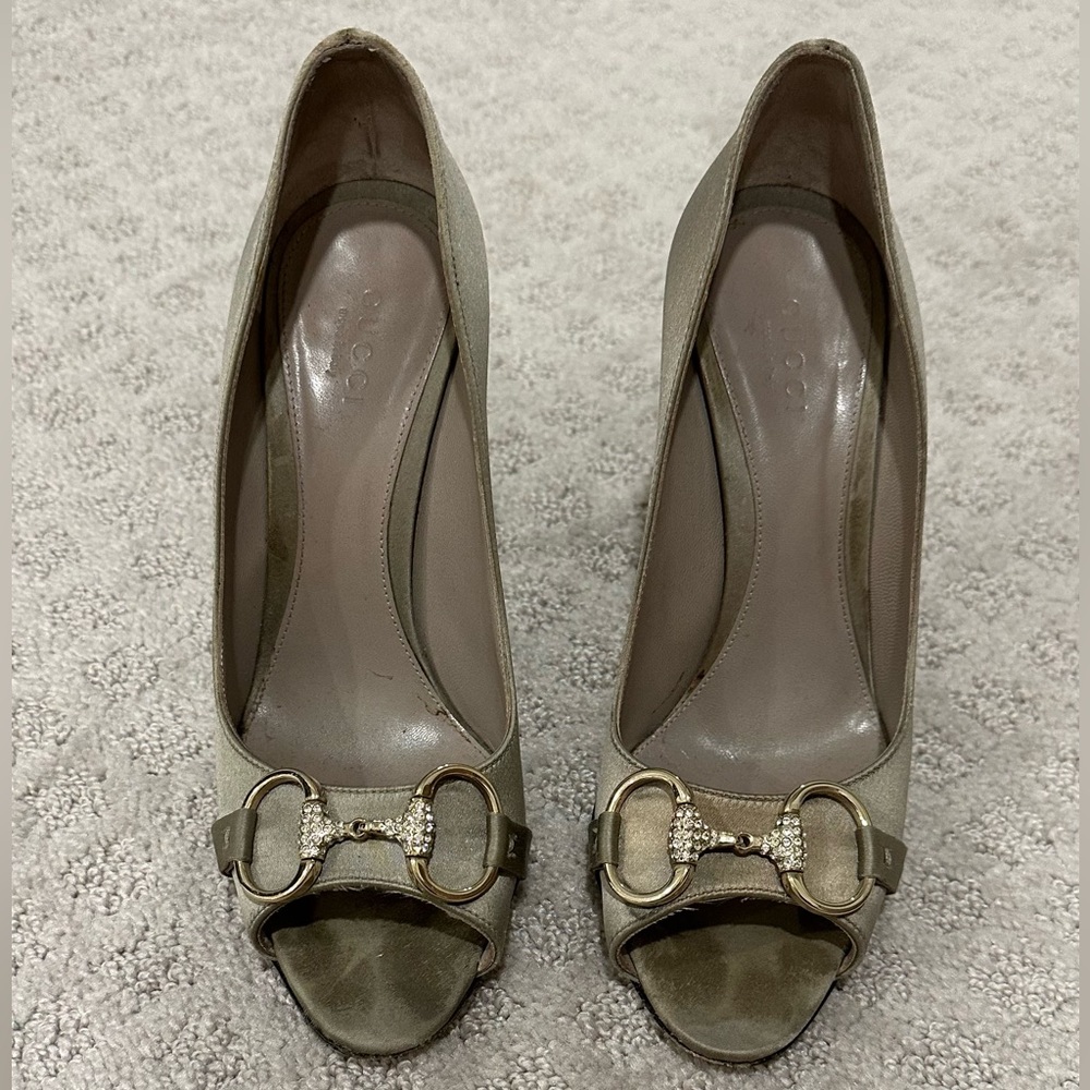 Gucci Satin Stiletto Heel with Crystal Horseshoe